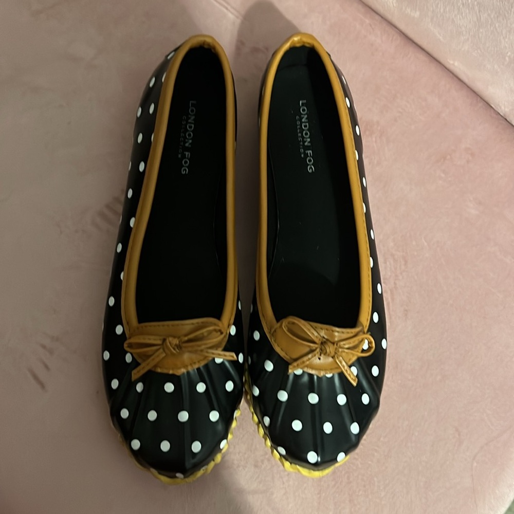 London Fog water duck ballet shoes in black and white polka dot. Size 8 - Picture 2 of 4